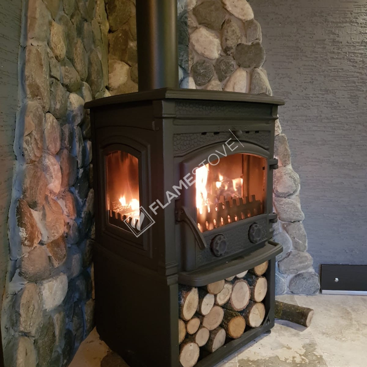 Wood Stove With Cast Side Cover Ultra Sirius Reservoir